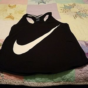 Nike sleeveless workoit shirt